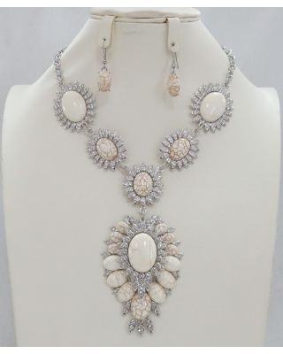 YNE4853 WT BLACK NECKLACE SET