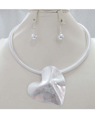YNE5342G MS HEART CHOKER SET